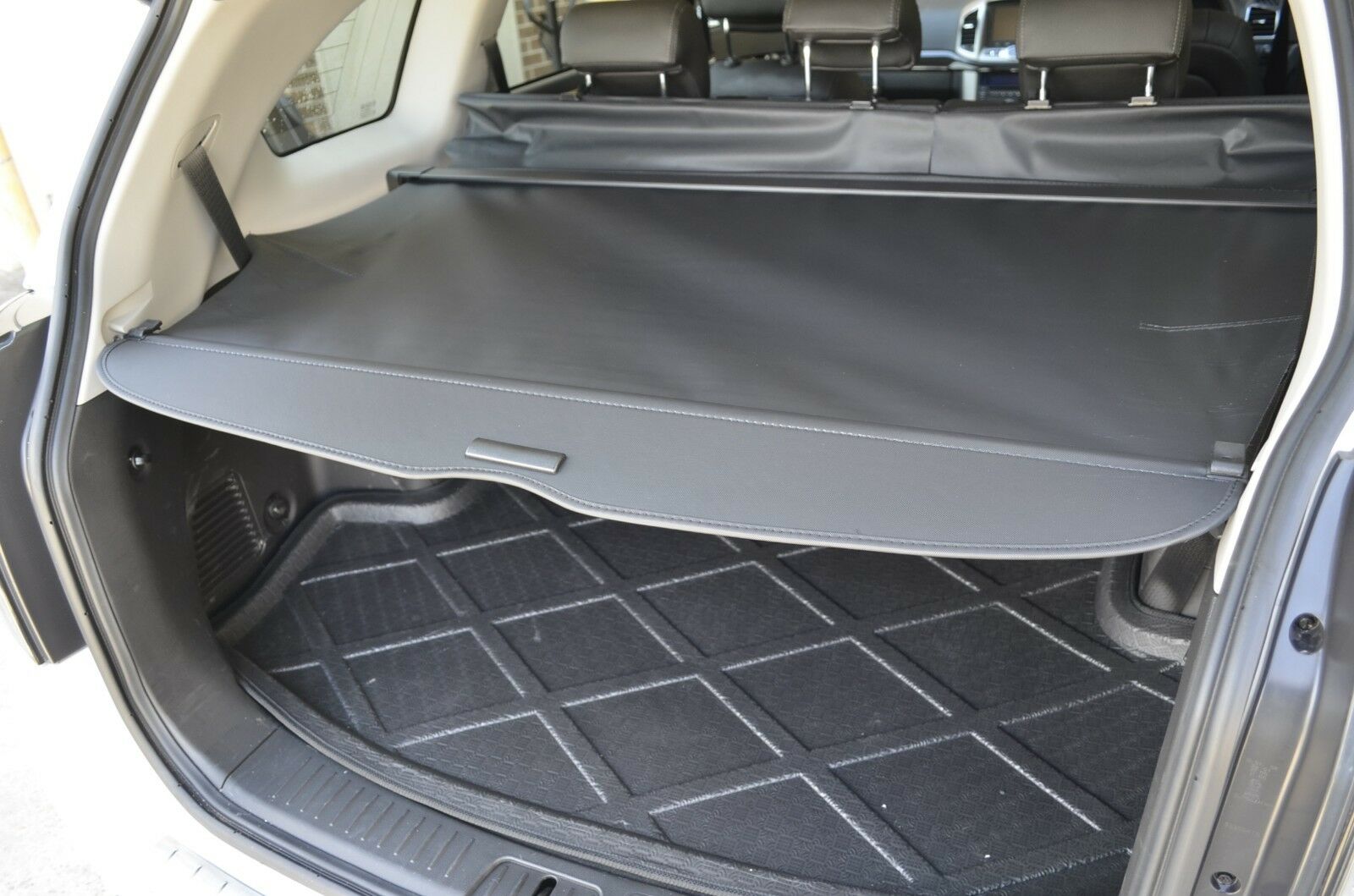 Retractable Cargo Cover For Toyota Rav4 2013 - 2018 - Image 3